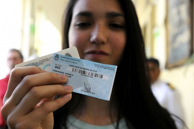 jovenes votando