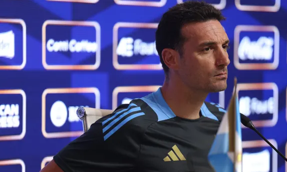 La emoción de Lionel Scaloni ante una pregunta de un periodista uruguayo