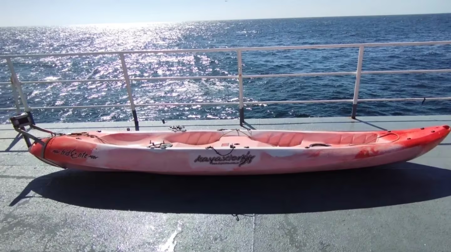 Encontraron el kayak de los dos pescadores desaparecidos en Pinamar