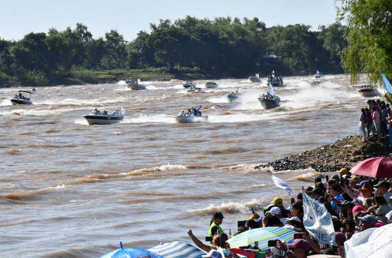 La 48° Fiesta Nacional del Surubí tuvo una exitosa largada, con la participación de Valdés y récord de embarcaciones