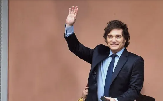 Javier Milei recibe a gobernadores radicales para negociar por el Presupuesto 2025