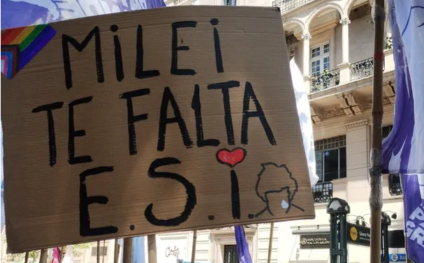 Los carteles hablan: así se expresaron los manifestantes en la Marcha Antifascista LGBT