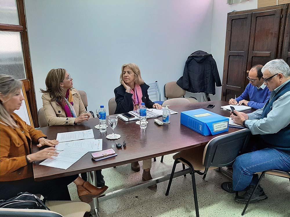 Concejales con Lilia Urquijo por proyecto sobre determinar el Día Mundial por la Paz en Goya