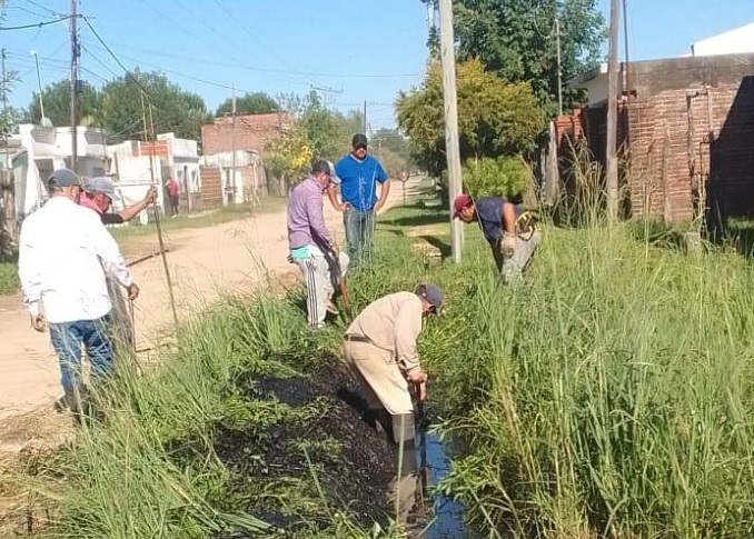 LIMPIEZA DE CANALES A CIELO ABIERTO, COLOCACIÓN DE CAÑOS Y CORTE DE PASTO