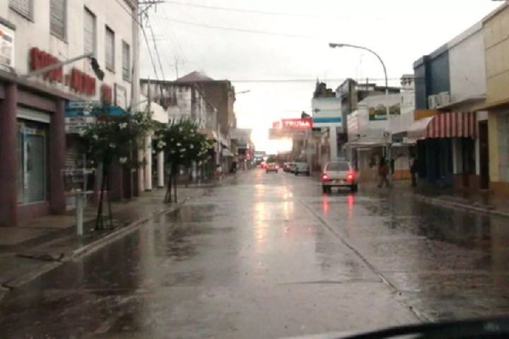 SERVICIO METEOROLÓGICO NACIONAL: Rige alerta por tormentas para Capital y varias localidades.