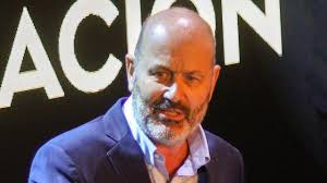 MILEI AHORA PONE EN DUDA A TOTO CAPUTO: "SALE LA LEY BASES Y ENTRA STURZENEGGER COMO MINISTRO"