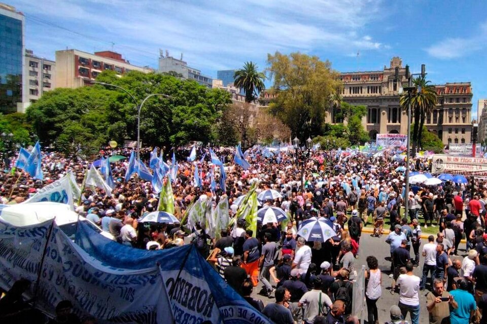 Marcha contra el ajuste de Javier Milei: la CGT, las CTA y organizaciones sociales frente a Tribunales 