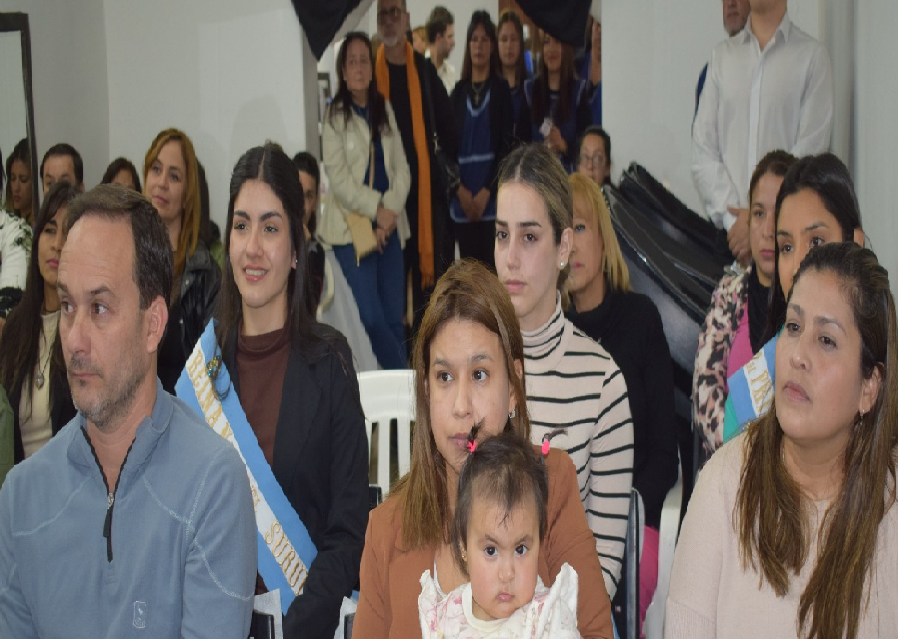 ESTÉTICA PROFESIONAL: El Intendente en muestra de Escuela Municipal Antonio Villarreal.