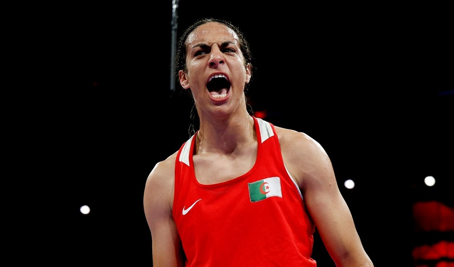 IMANE KHELIF, LA LUCHADORA CUYO GÉNERO FUE PUESTO EN DUDA, DERROTÓ A ANNA LUCA HAMORI Y SE ASEGURÓ UNA PRESEA EN LOS JUEGOS OLÍMPICOS.