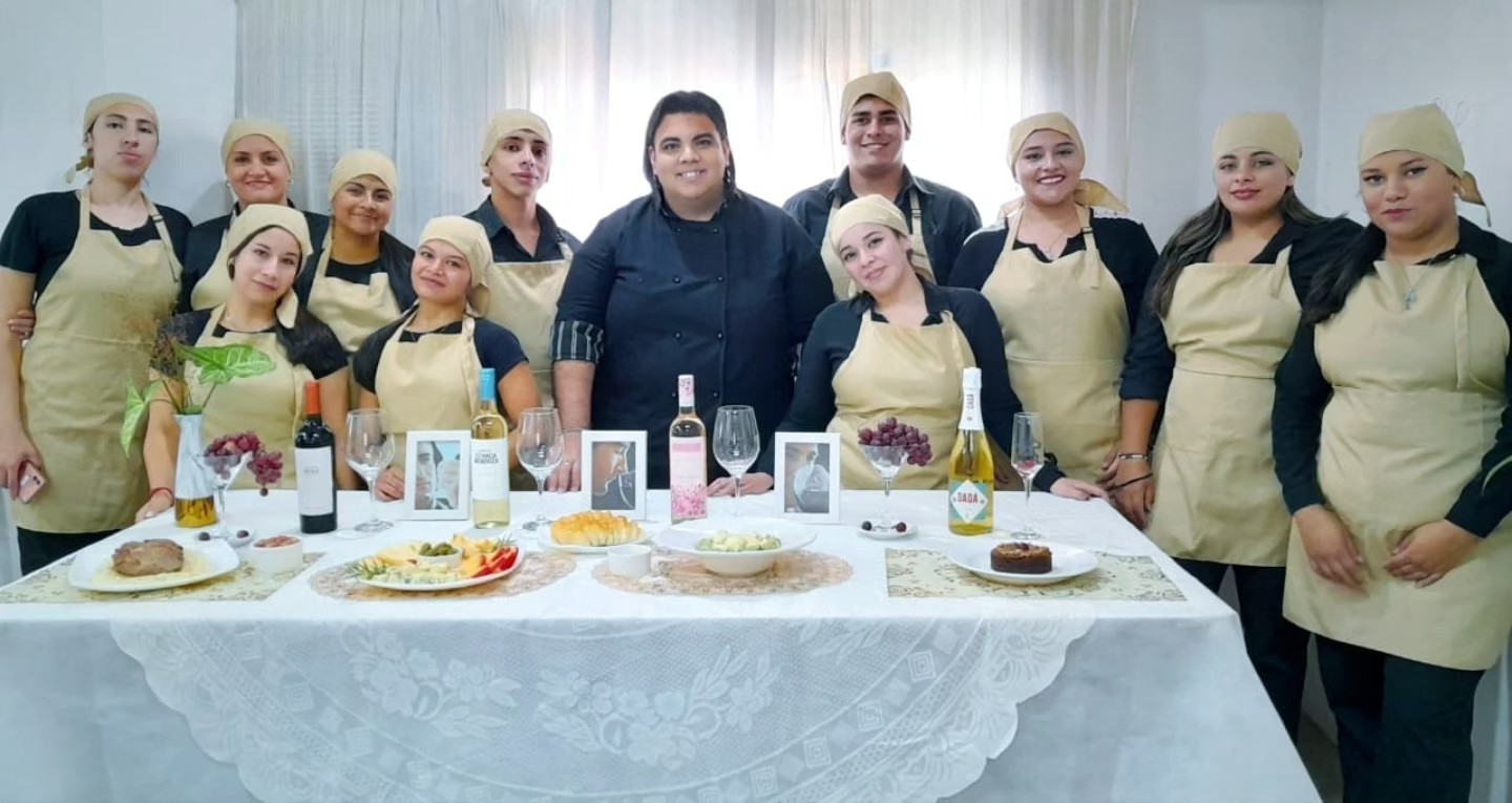 MUESTRA Y PRESENTACIÓN DE MARIDAJE 2025 ORGANIZADO POR EL SECTOR GASTRONOMICO DE LA ESCUELA MUNICIPAL ANTONIO VILLARREAL