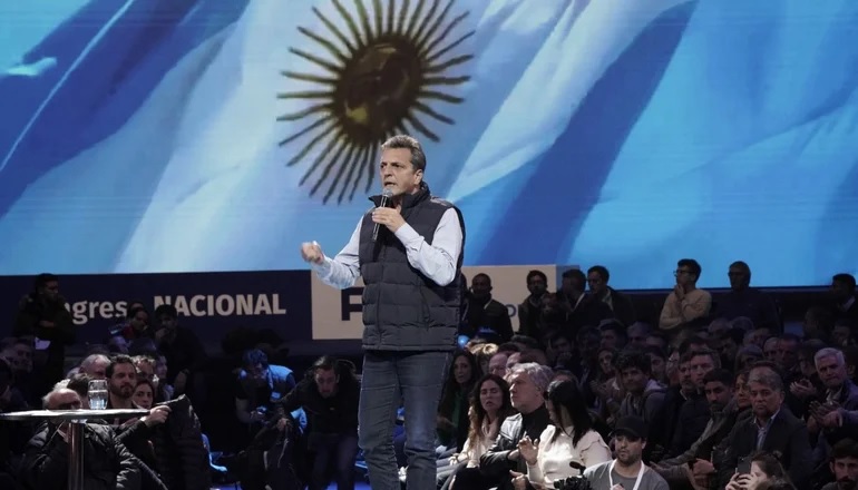 Massa, a una semana de las generales: "Agarren la boleta que tiene la bandera argentina"