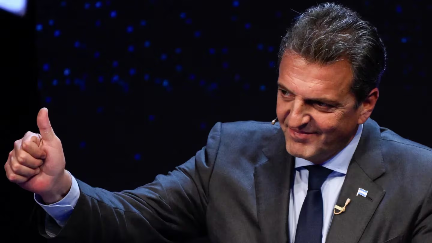 Massa espera un sondeo para medir el impacto del debate e intensifica la campaña para captar a los indecisos
