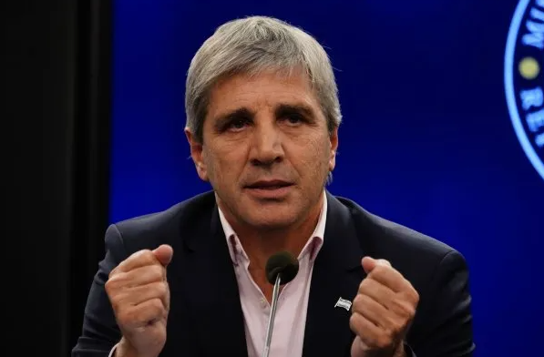 ¡DISPARATE TOTAL! Premiaron a Luís Caputo como el mejor ministro de Finanzas de la región