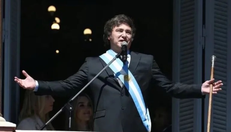 Alistan decreto para bajar 7.000 contratos de estatales