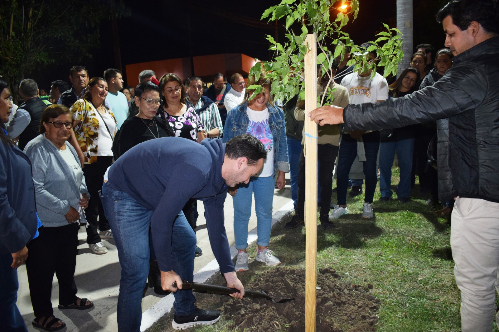 PROGRAMA “MITA Y MITA”: BARRIO SCÓFANO SUMA OTRA CALLE ASFALTADA