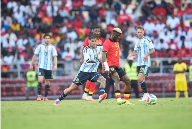 Con goles de Lautaro Martínez y Messi, Argentina se impuso ante Angola en Luanda