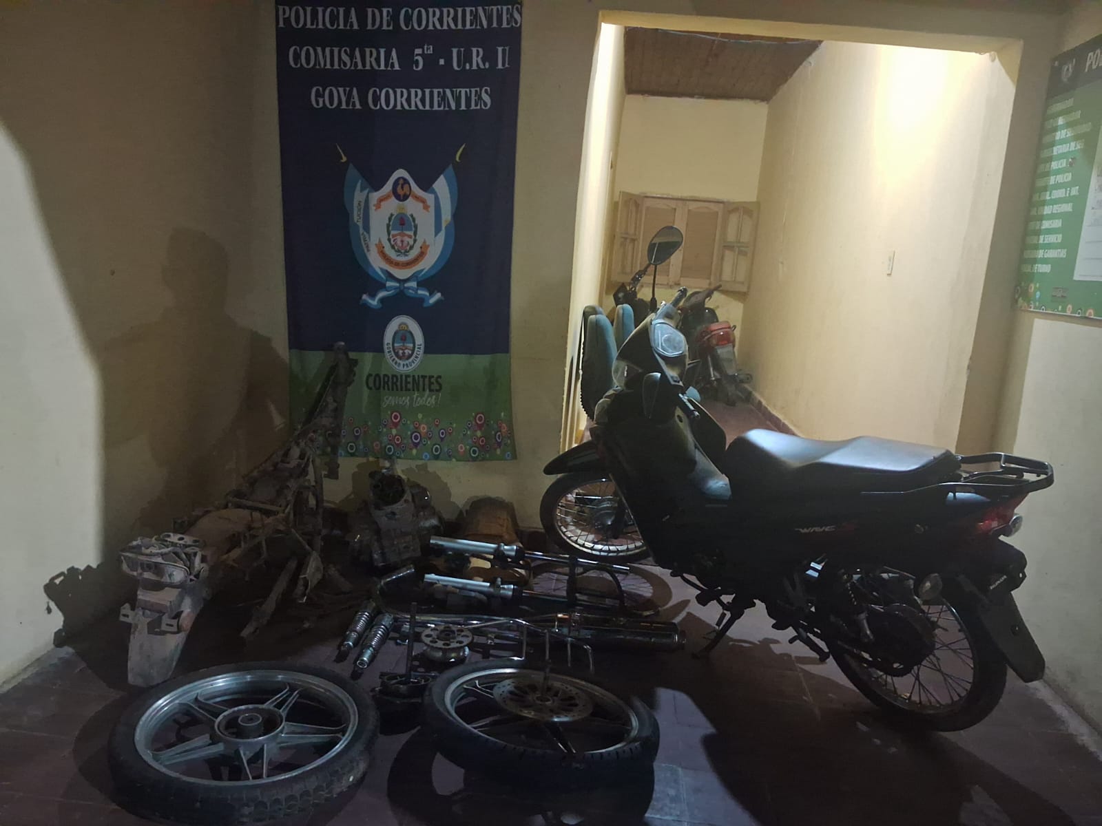 COMISARÍA QUINTA: DETIENEN A "LADRONES DE MOTO" Y RECUPERAN ELEMENTOS ROBADOS