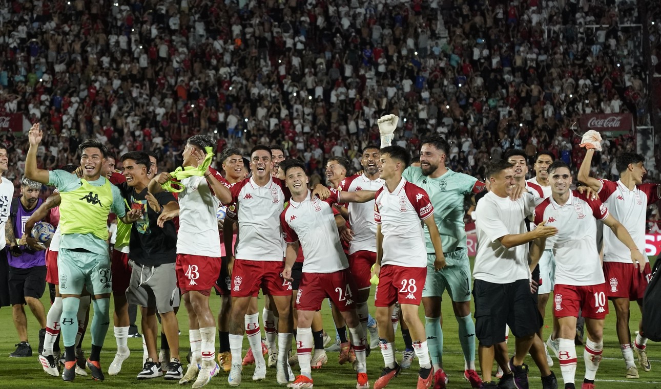 Un muy buen Huracán derrotó 2-0 a San Lorenzo y se quedó con el clásico