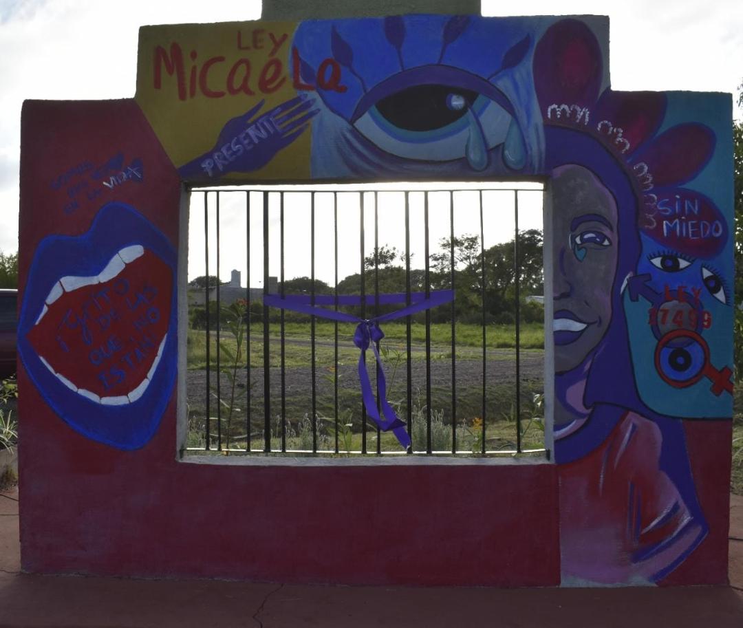 CON EMOTIVO ACTO Y MURAL, GOYA CONMEMORA EL 8 M PIDIENDO UNA SOCIEDAD LIBRE DE VIOLENCIA
