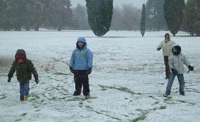 Se suspendieron las clases en seis provincias por la ola polar que afecta a todo el país