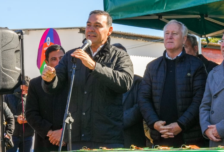 EN SAN LORENZO, VALDÉS ENTREGÓ 11 VIVIENDAS Y ANUNCIÓ LA CONCRECIÓN DE 20 MÁS