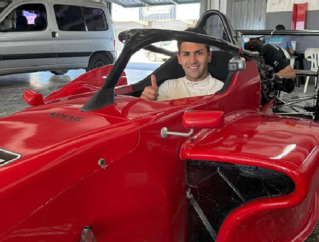 EL PILOTO GOYANO FUE INVITADO A REALIZAR PRUEBAS EN LA F2 NACIONAL