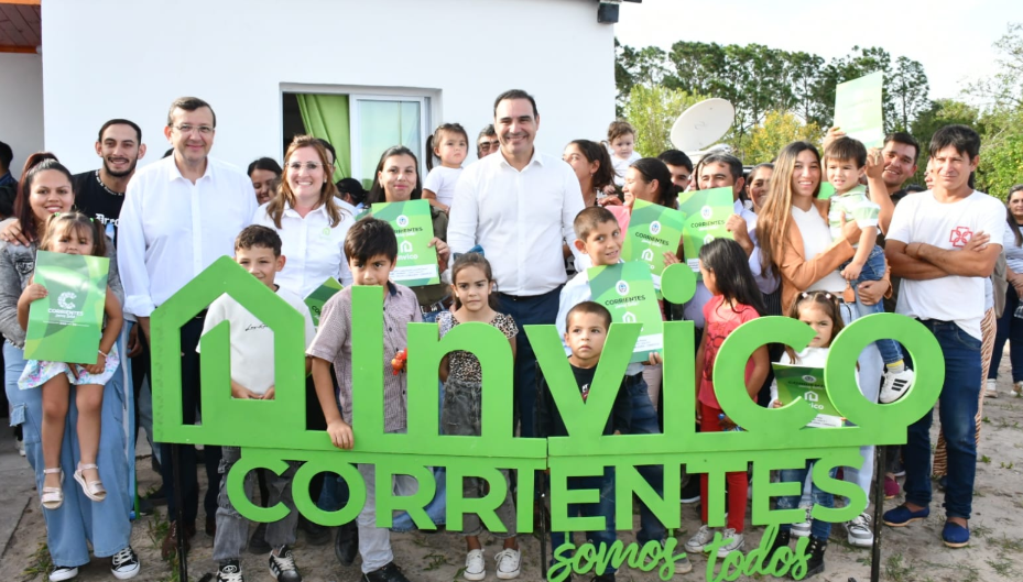 En Cruz de los Milagros, el Gobernador entregó viviendas y firmó convenio para construir más.