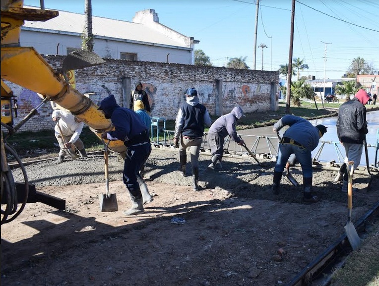 LA MUNICIPALIDAD AVANZA EN OBRAS EN DIFERENTES FRENTES EN LA CIUDAD