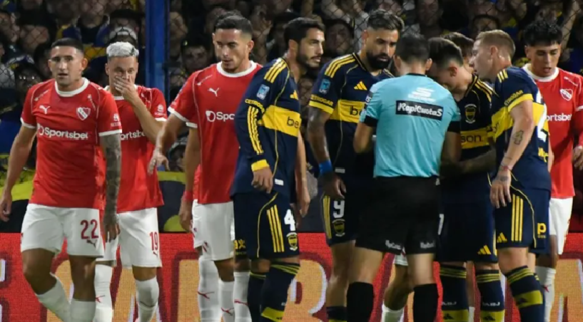 Con un equipo alternativo, Boca empató con Independiente gracias a un penal que desató la polémica