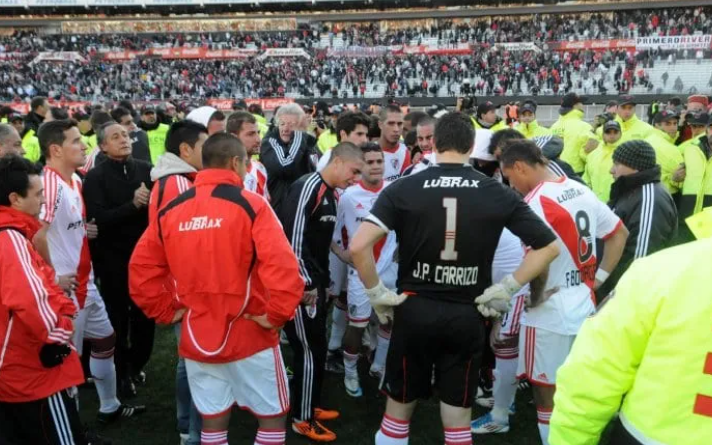 ¿Pezzota estuvo ensobrado? Impactantes revelaciones sobre el arbitraje del descenso de River