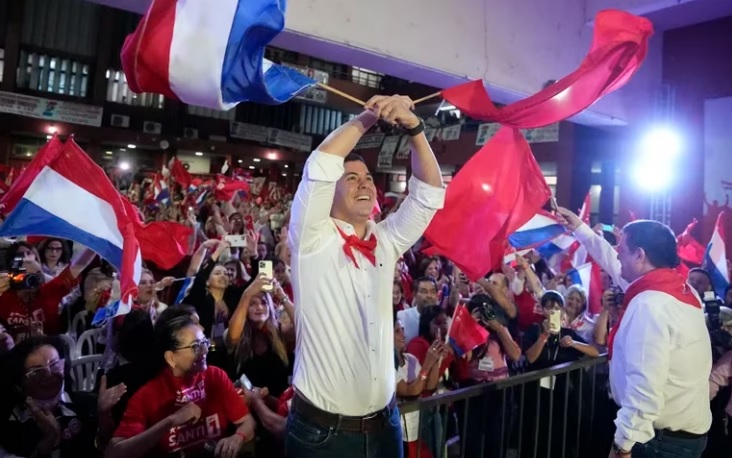 Quién es Santiago Peña, el nuevo presidente de Paraguay delfín de Horacio Cartes