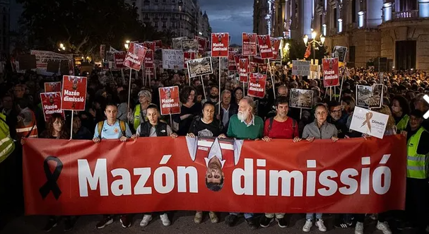 Escándalo en Valencia: miles de personas reclamaron la dimisión del presidente de la comunidad