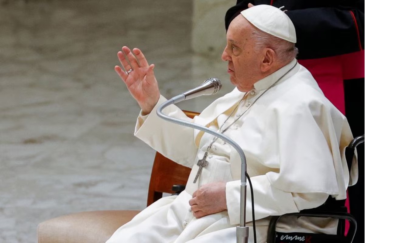 El Vaticano informó que el papa Francisco pasó una noche tranquila tras la crisis respiratoria