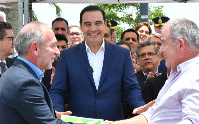 Valdés entregó ambulancias para optimizar la atención y el traslado de pacientes en Capital e Interior