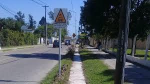 DISPONEN PROHIBICIÓN DE ESTACIONAMIENTO VEHICULAR EN AVENIDA PRIMEROS CONCEJALES
