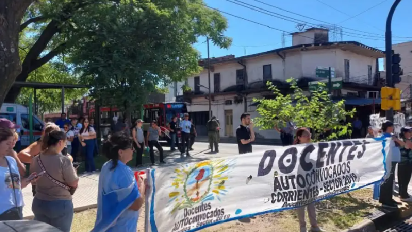 Docentes autoconvocados de Corrientes profundizan las protestas: "Los gremios están arreglados con el Gobierno"