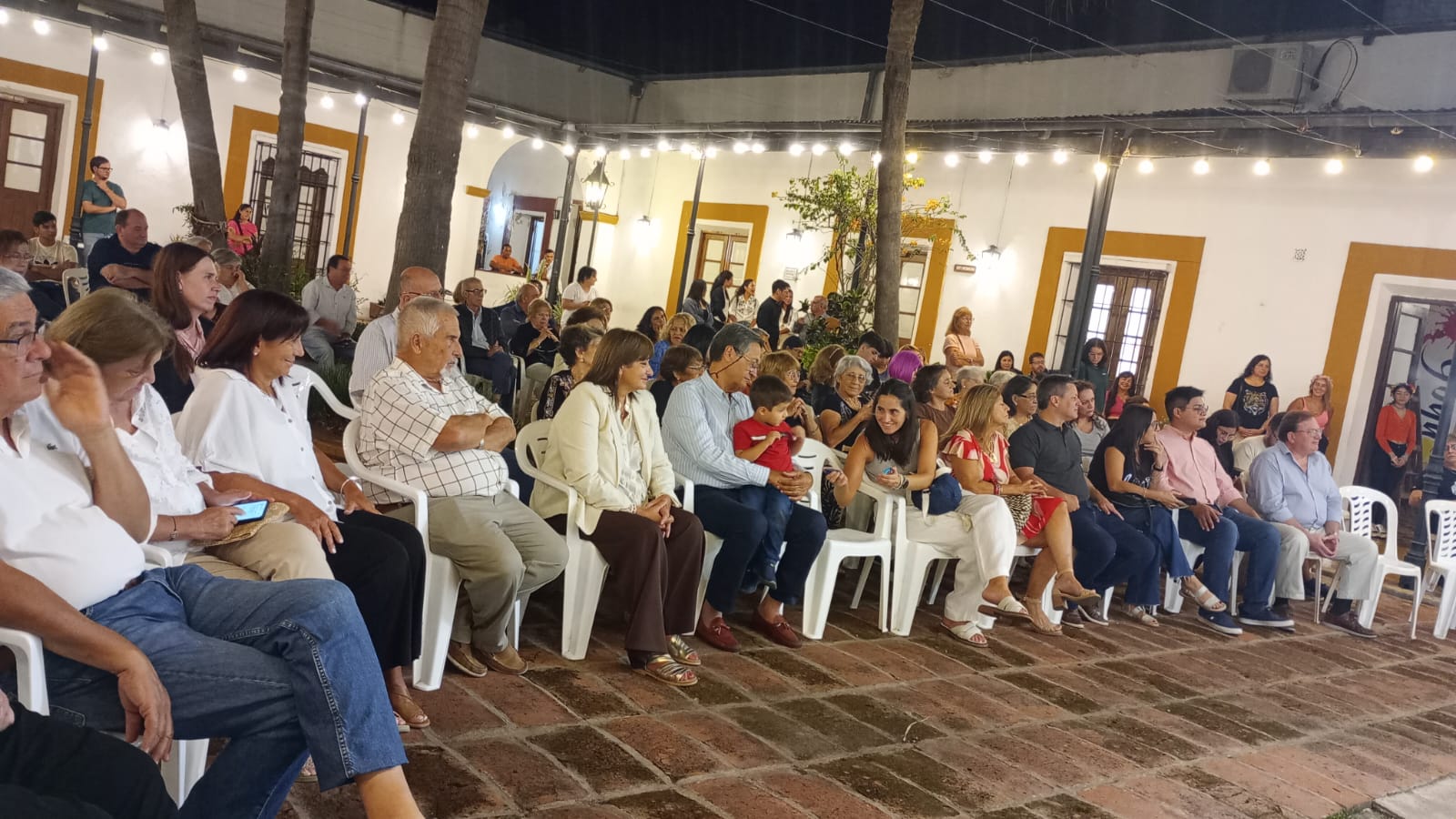 RECONOCIMIENTO A LA PROFESORA SUSANA MANZANARES Y HABILITACIÓN MUESTRA “ELLAS CREAN” EN CASA DE LA CULTURA