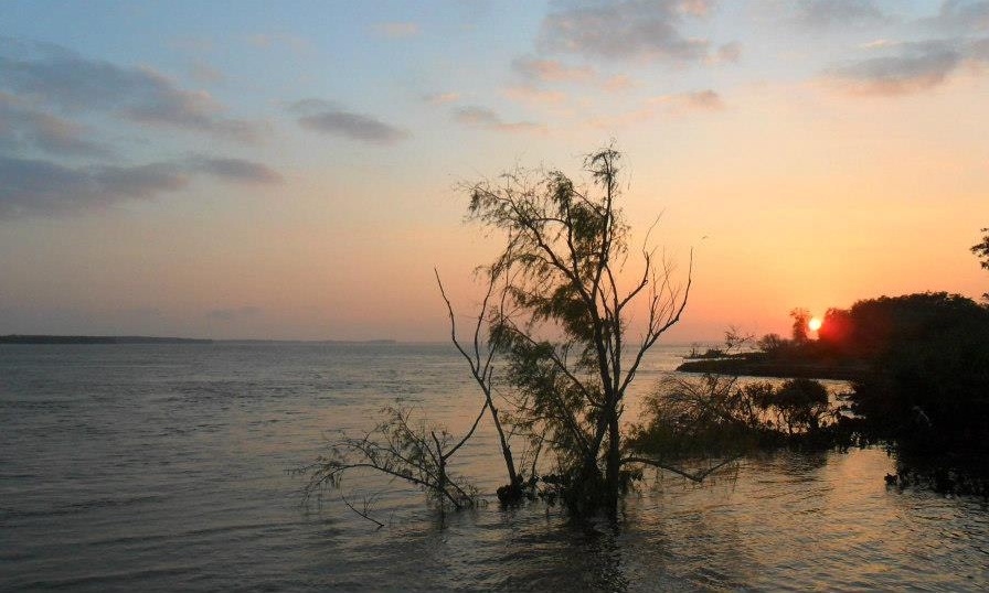 CERRARON LA ISLA LAS DAMAS A LOS VISITANTES  POR LA CRECIENTE DEL RIO