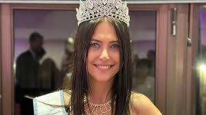 ALEJANDRA RODRÍGUEZ, LA MODELO DE 60 AÑOS, SE QUEDÓ CON EL TÍTULO DE “MEJOR ROSTRO” EN MISS UNIVERSO ARGENTINA