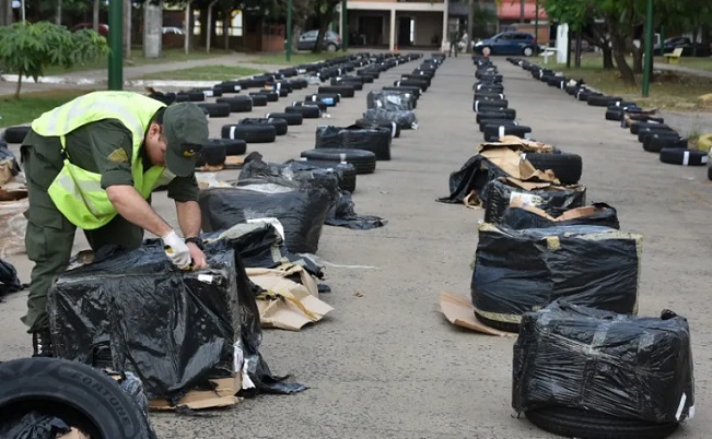 GENDARMERÍA SECUESTRÓ 323 NEUMÁTICOS ILEGALMENTE TRANSPORTADOS EN RUTA DE CORRIENTES