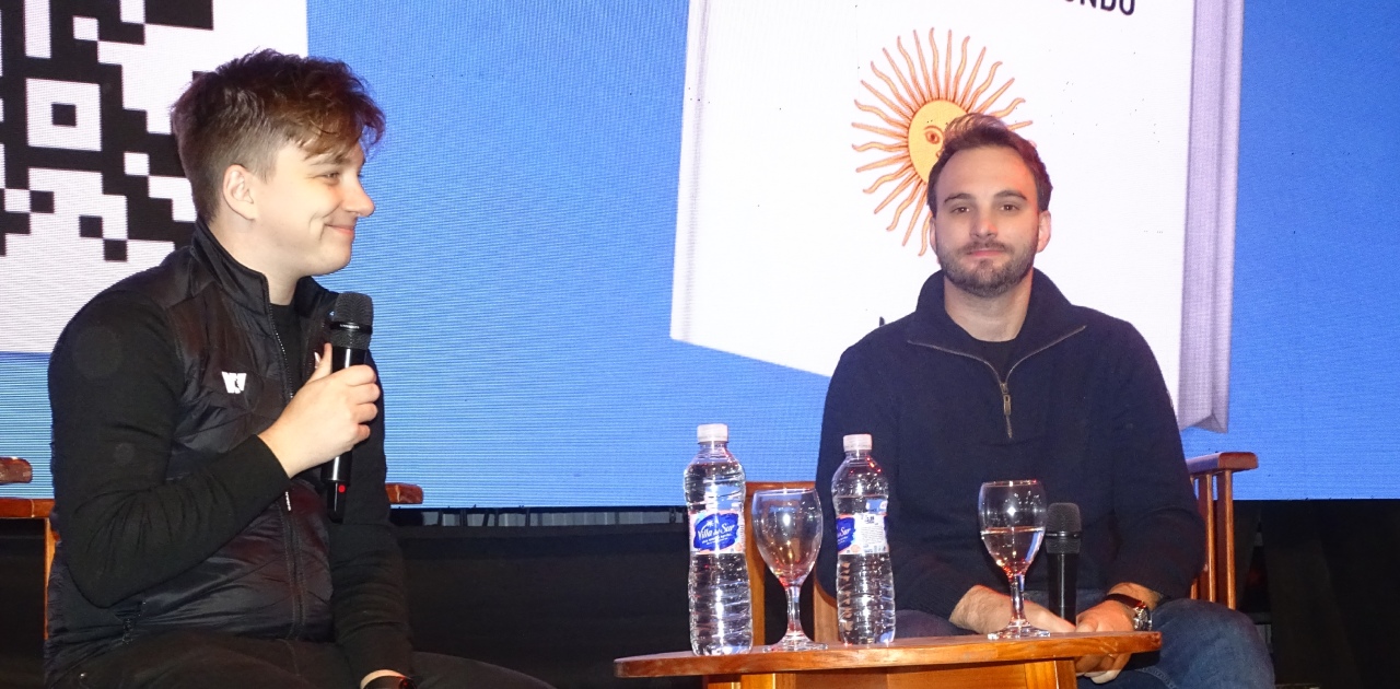 AUGUSTO Y MATEO SALVATTO PRESENTARON "PAÍS DE MIERDA"