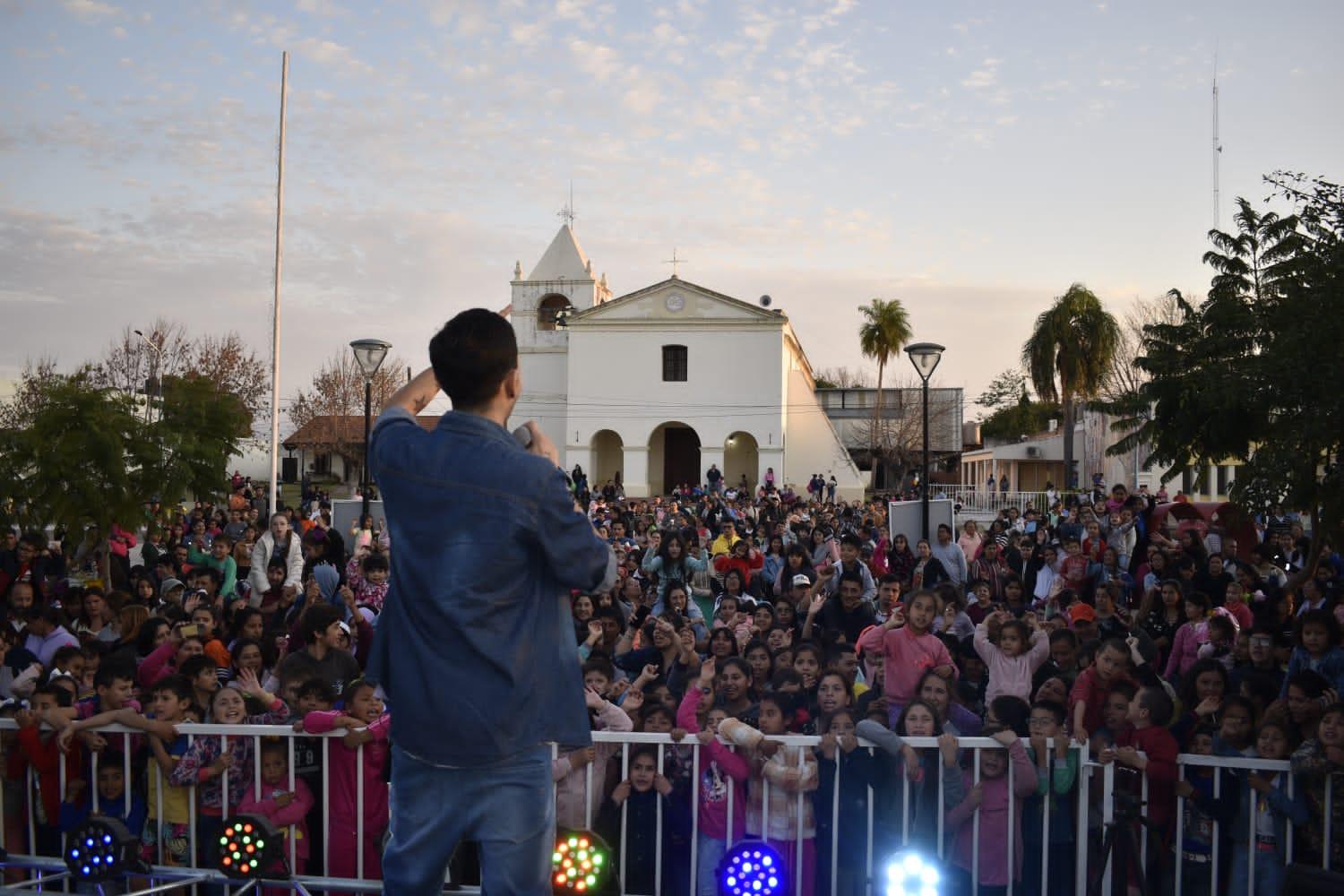 Con una plaza repleta, el municipio realizó el cierre de las vacaciones de invierno