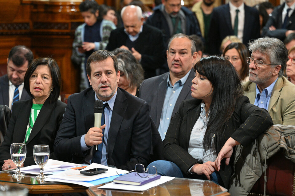 Oficialismo y oposición acordaron un proyecto para regular los alquileres temporarios