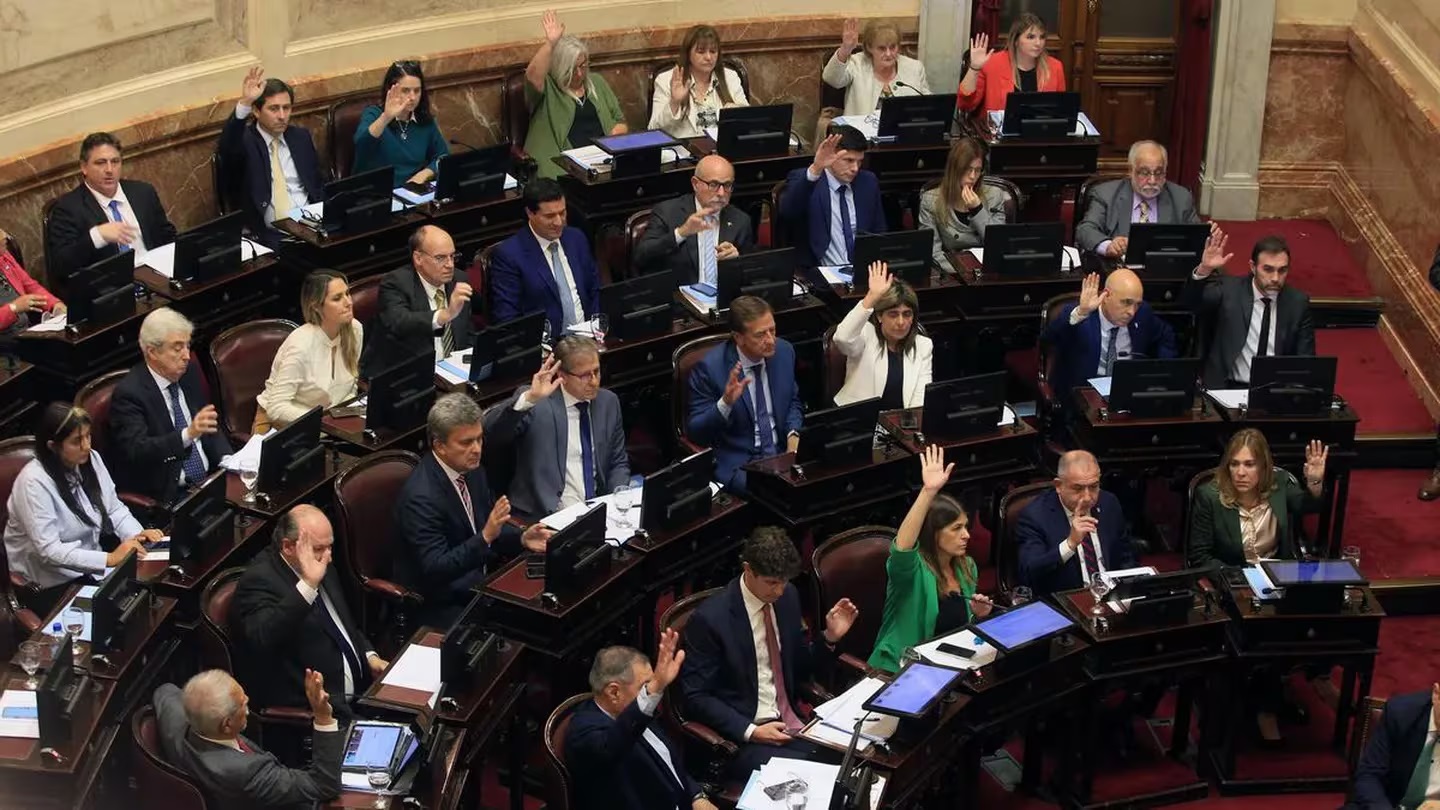 Los senadores tienen 1132 asesores que cuestan al menos $840 millones por mes y hay dudas sobre sus funciones