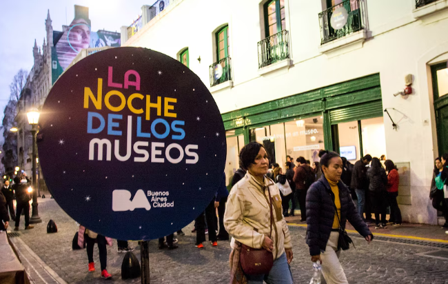 La Noche de los Museos deslumbró con una amplia gama de visitas guiadas y espectáculos