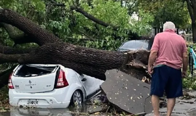Temporal azotó a localidades de Santa Fe y Córdoba: destrozos y anegamientos