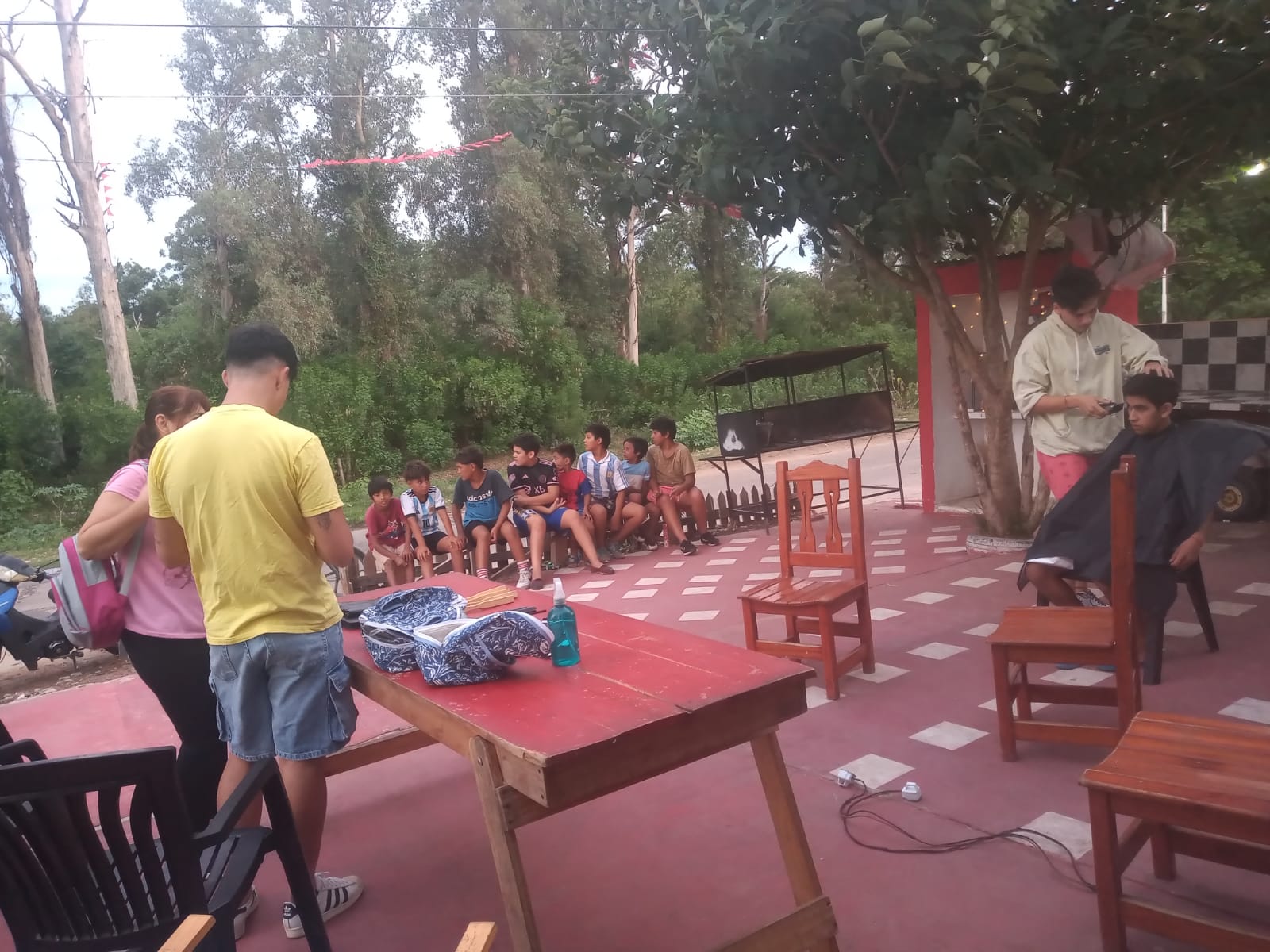 TALLERES BARRIALES: Cursos de Oficios