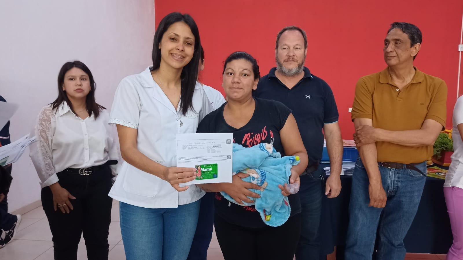 ENTREGA DE TARJETAS MBARETÉ Y MAMÁ MBARETÉ EN LA CASA DEL BICENTENARIO