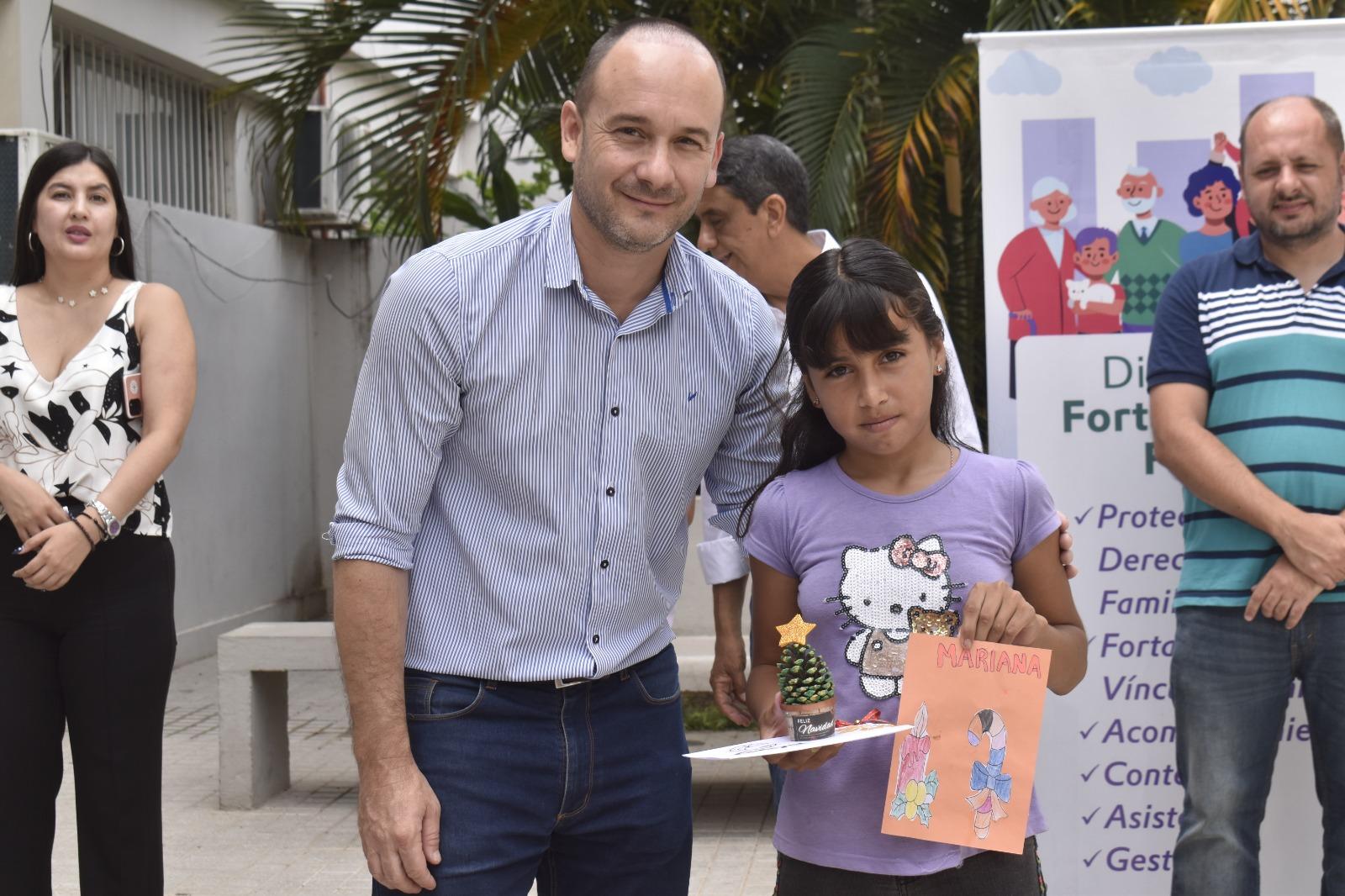 ENTREGARON PREMIOS POR CONCURSO DE TARJETAS NAVIDEÑAS