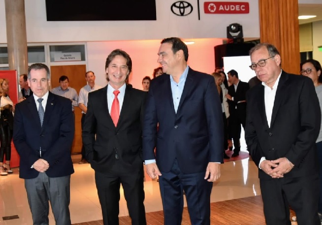 Valdés acompañó la inauguración del salón de la Concesionaria AUDEC 2.0 de la empresa Toyota de Corrientes